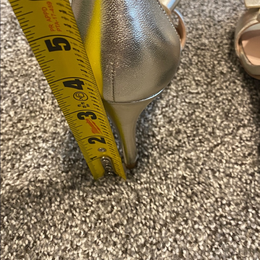 Kate Spade Gold Bow Heels - Picture 9 of 10